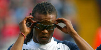 Edgar Davids adjusts his glasses