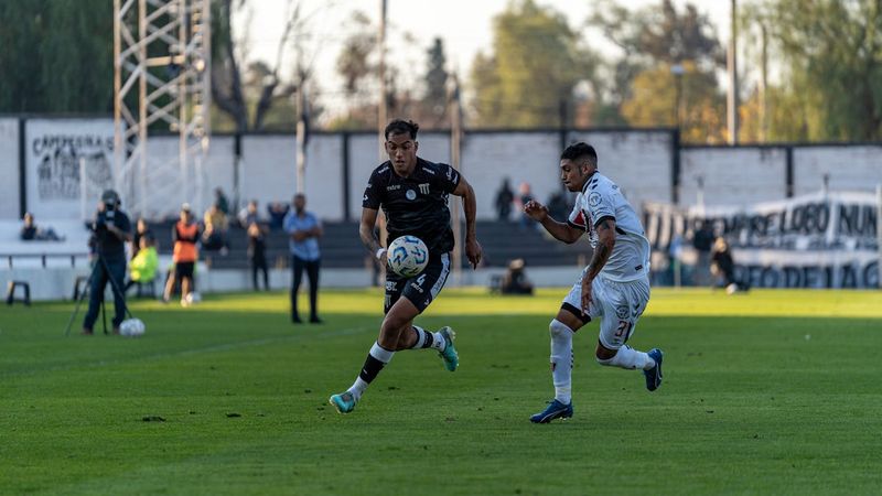 Photo by Franco Monsalvo